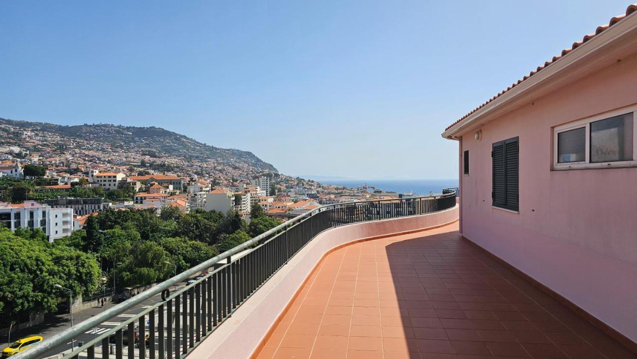 Garden And Seaview Apartment - Free Parking Funchal  Bagian luar foto