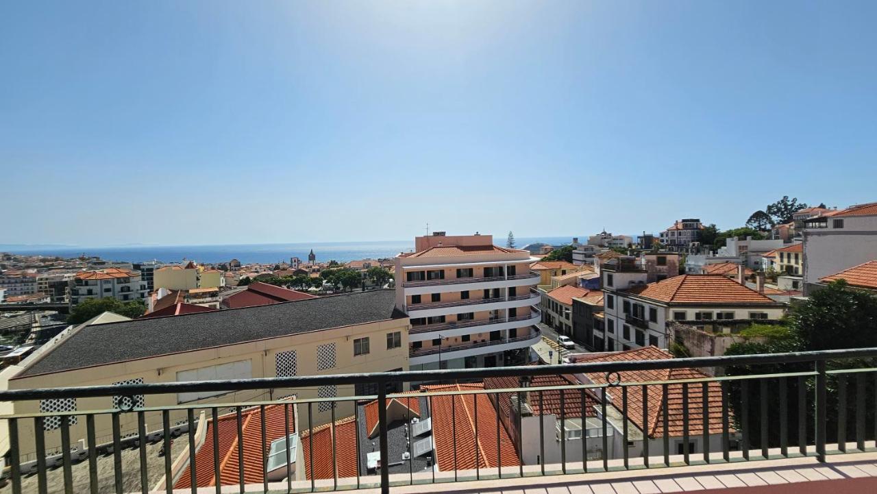 Garden And Seaview Apartment - Free Parking Funchal  Bagian luar foto
