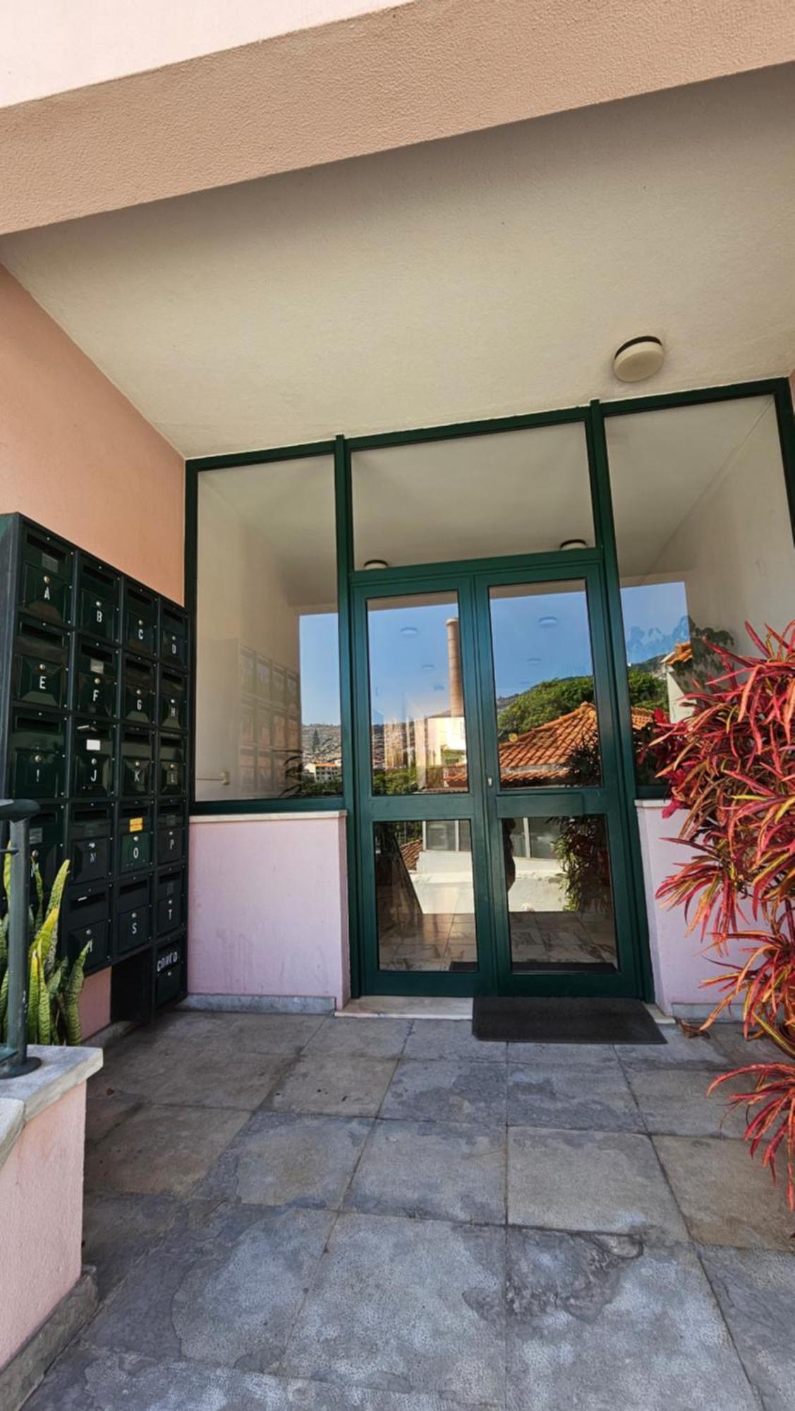 Garden And Seaview Apartment - Free Parking Funchal  Bagian luar foto